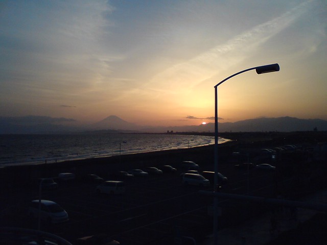 Sunset at Kugenuma-Kaigan by moriyoshi