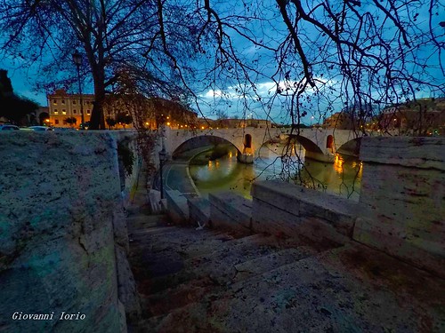 Tramonto lungo il fiume