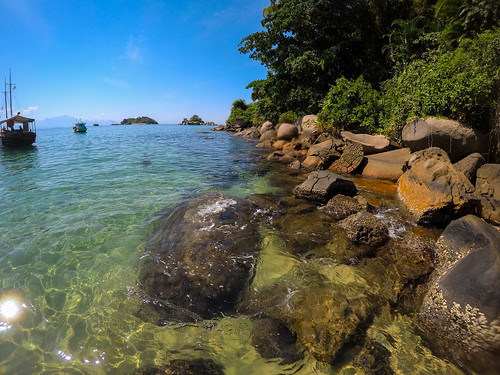 The combination of a cristal clear water and the rocks