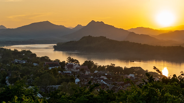 The Sky is Yellow Today (Luang Prabang, Laos. Gustavo Thomas © 2019)