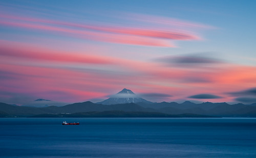 Unreal sunset and Vilyuchinsky Volcano