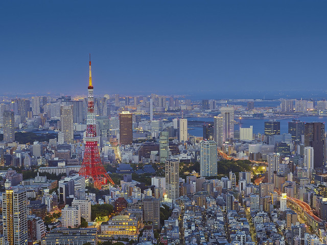 Tokyo Tower at Blue Hour by daniel.osterkamp